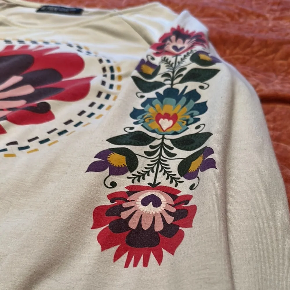 Pyramid Collection graphic Floral Bellsleeve - Picture 6 of 7